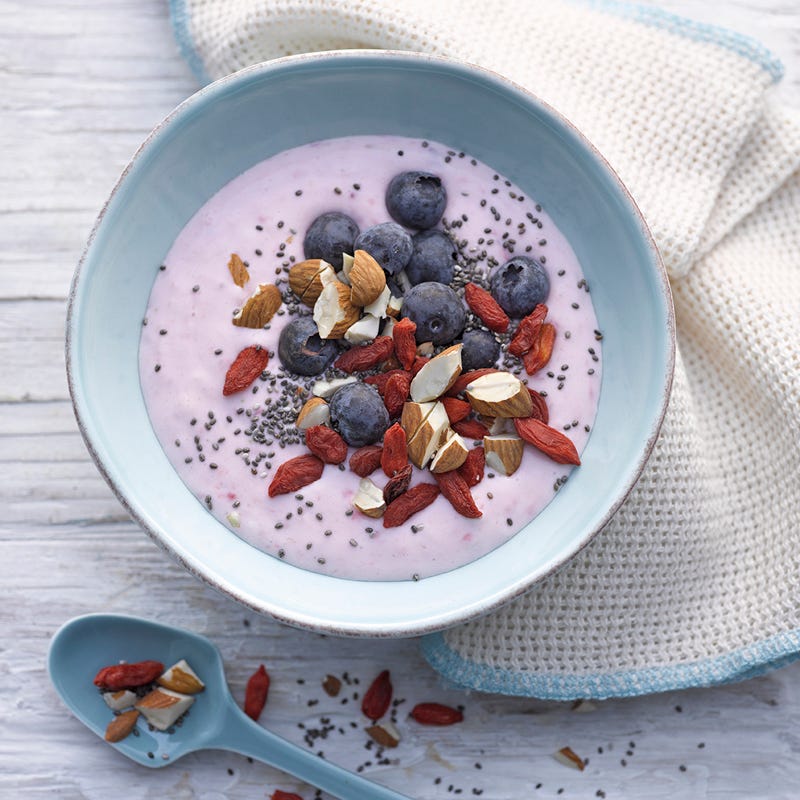 Superfood-Bowl mit Gojibeeren und Chia-Samen