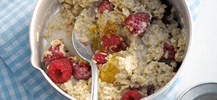 Porridge mit Himbeeren