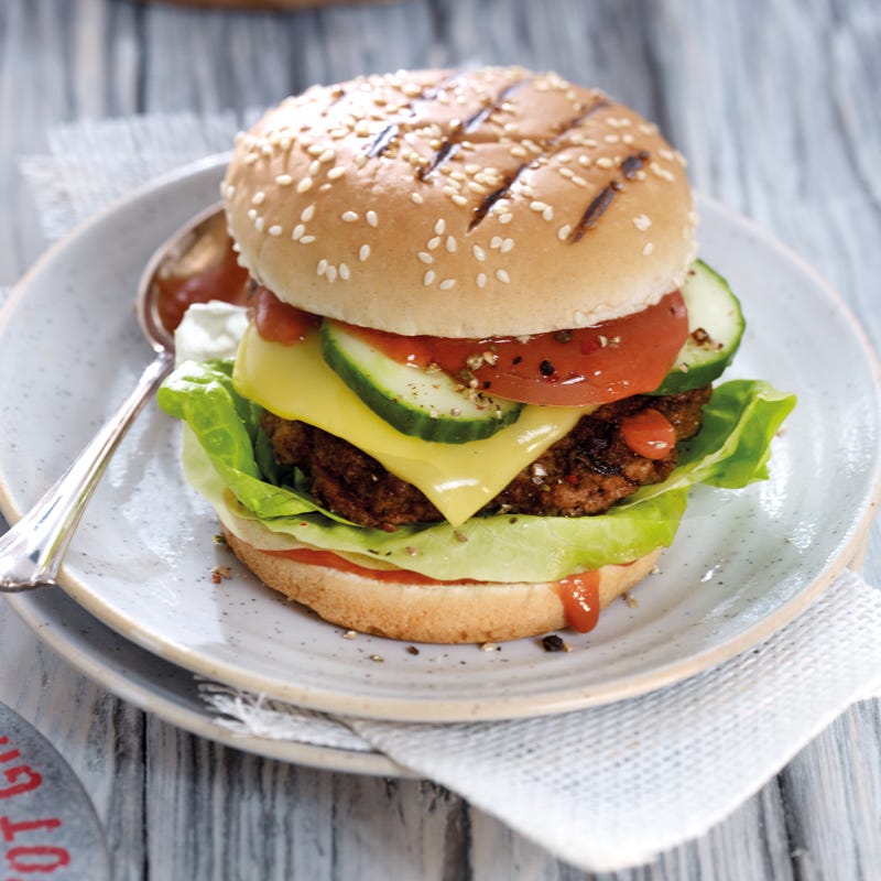 Cheeseburger mit würziger Tomatencreme