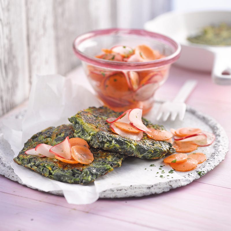 Spinattätschli mit Radieschen-Karotten-Salat