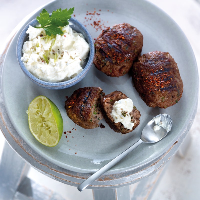 Pikante Köfte mit Joghurtdip