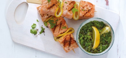 Brochette de saumon et sa sauce à la coriandre