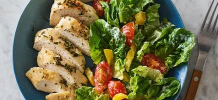 Pouletbrust aus dem Ofen mit Salat