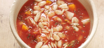 Potée de nouilles et de haricots à la méditerranéenne