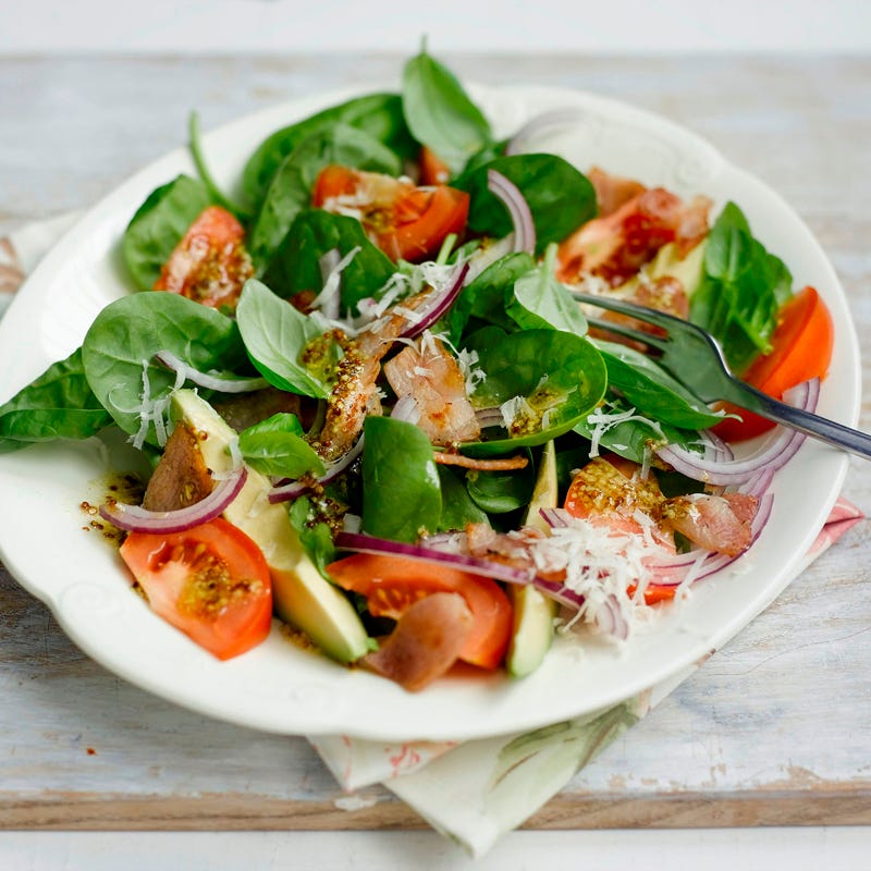 Foto Spinatsalat mit Avocado und knusprigem Bacon von WW