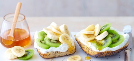 Honigbrötli mit Kiwi und Banane