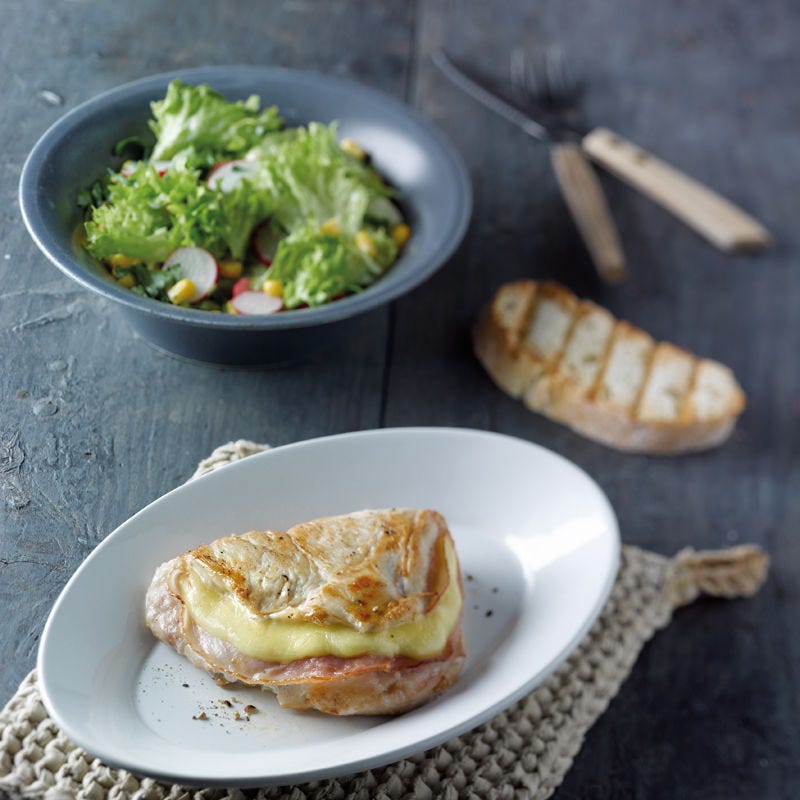 Poulet-Cordon-Bleu mit Salat