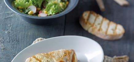 Poulet-Cordon-Bleu mit Salat