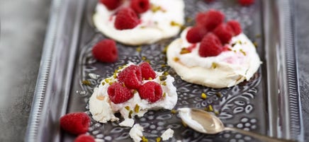 Meringue aux framboises et à la crème
