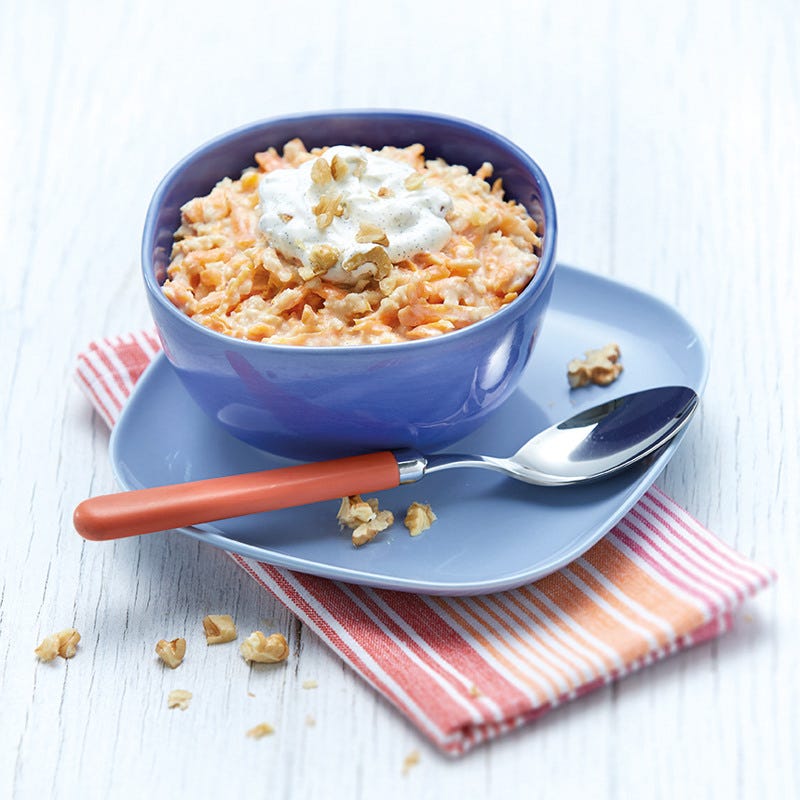 Carrot-Cake-Oatmeal mit Frischkäsehaube