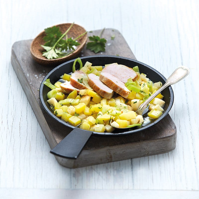 Gedünstete Pouletbrust auf Sellerie-Lauch-Gemüse