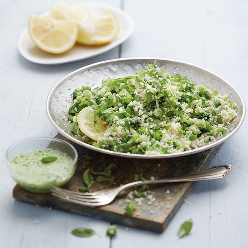 Grüner Couscoussalat mit Basilikumdressing