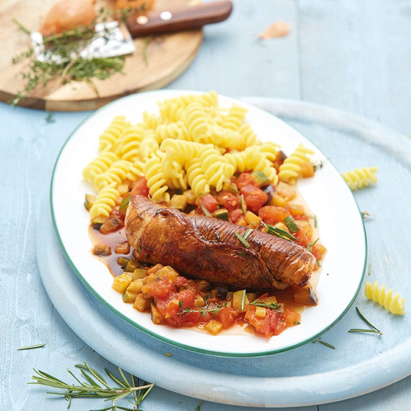 Gefülltes Trutenröllchen in Tomaten-Thymian-Sauce