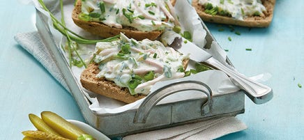 Roggenbrötli mit Geflügelfleischsalat