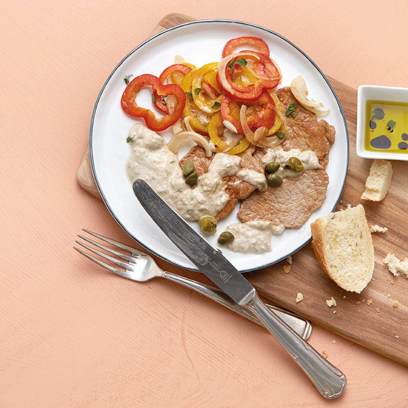 Kalbsschnitzel Tonnato mit Peperonisalat