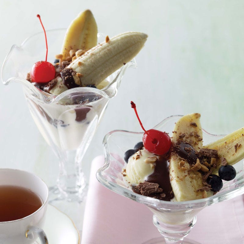 Photo of Old-fashioned ice cream sundae by WW