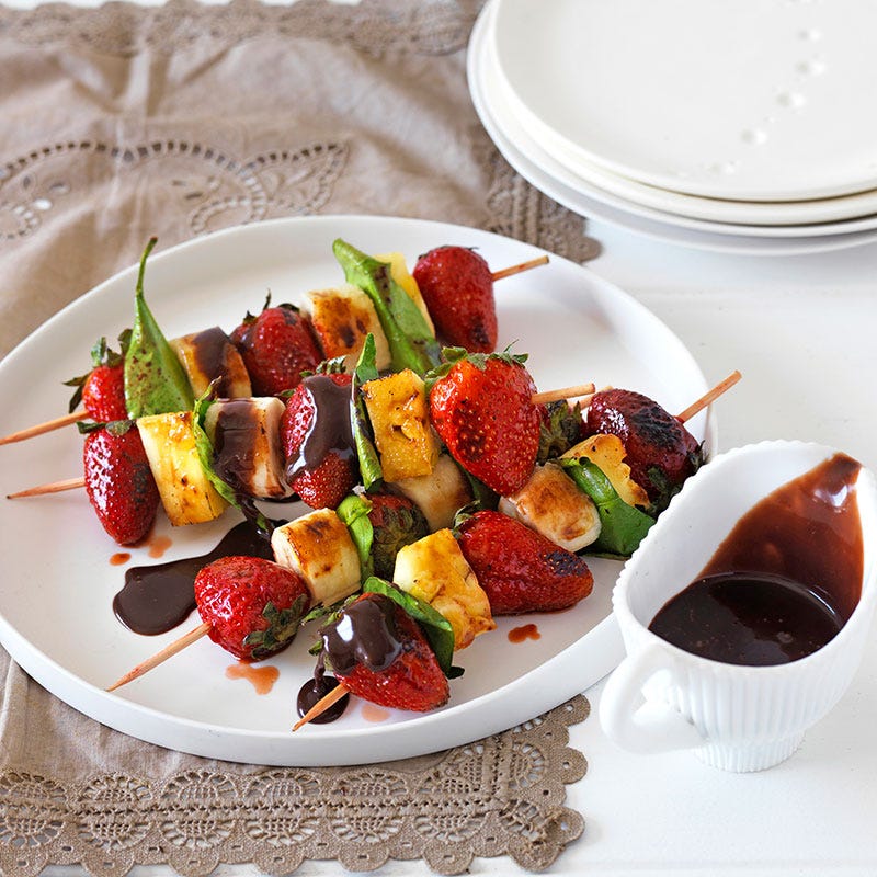 Fruit kebabs with choc-hazelnut sauce