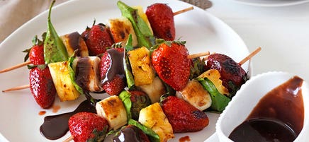 Fruit kebabs with choc-hazelnut sauce