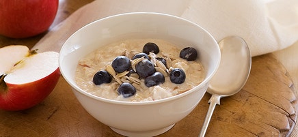 Bircher muesli with apple and blueberries