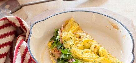 Ham, cheese and rocket omelette