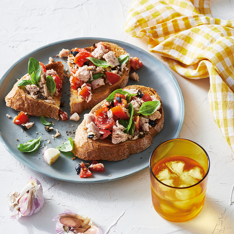 Bruschetta with tuna, olive & tomato