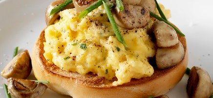 Tumbled eggs with mushrooms