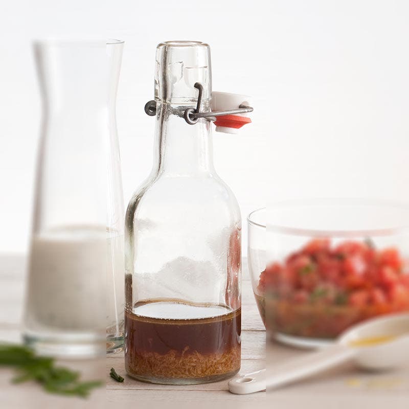 Basil and tomato dressing