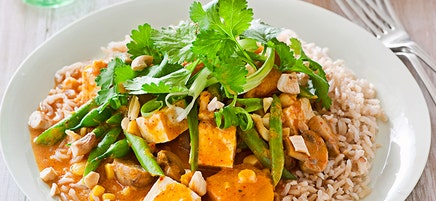 Thai vegetable and tofu curry with cashews