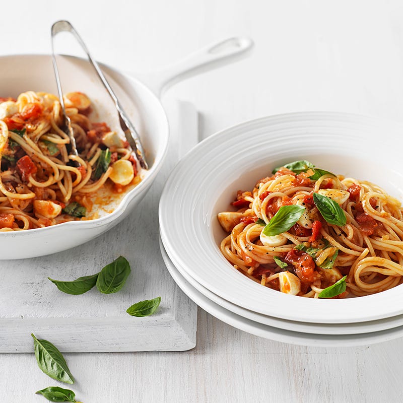Spaghetti with fresh tomato sauce and bocconcini