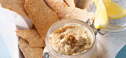 Spiced hummus with lavash chips