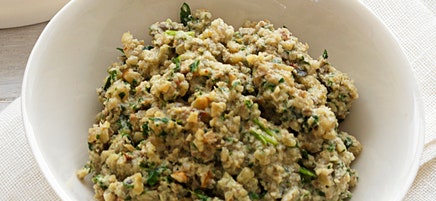 Walnut and parsley pesto