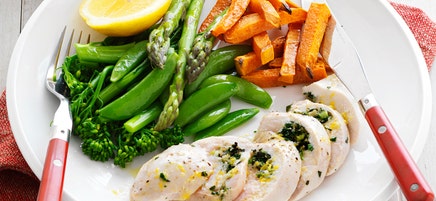 Steamed chicken with herb seasoning
