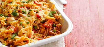 Tuna, tomato and cheese pasta bake