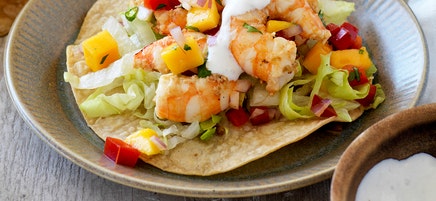 Spicy prawn and tostada salad