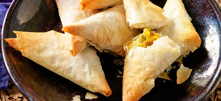 Potato and pea samosas