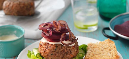 Beef and lentil burgers with grilled onions