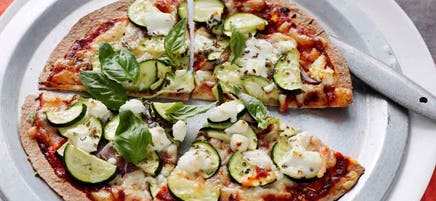 Zucchini and goat's cheese pizza