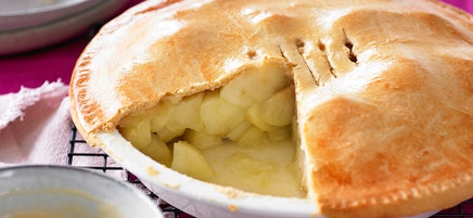 Old-fashioned apple pie