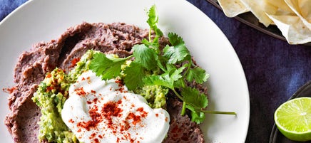 Mexican dip with corn chips