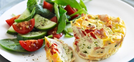 Mini ham and roasted capsicum frittata