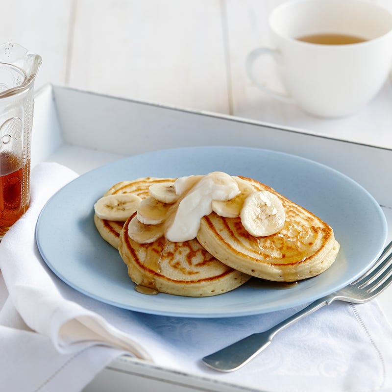Vanilla pancakes with banana and yoghurt