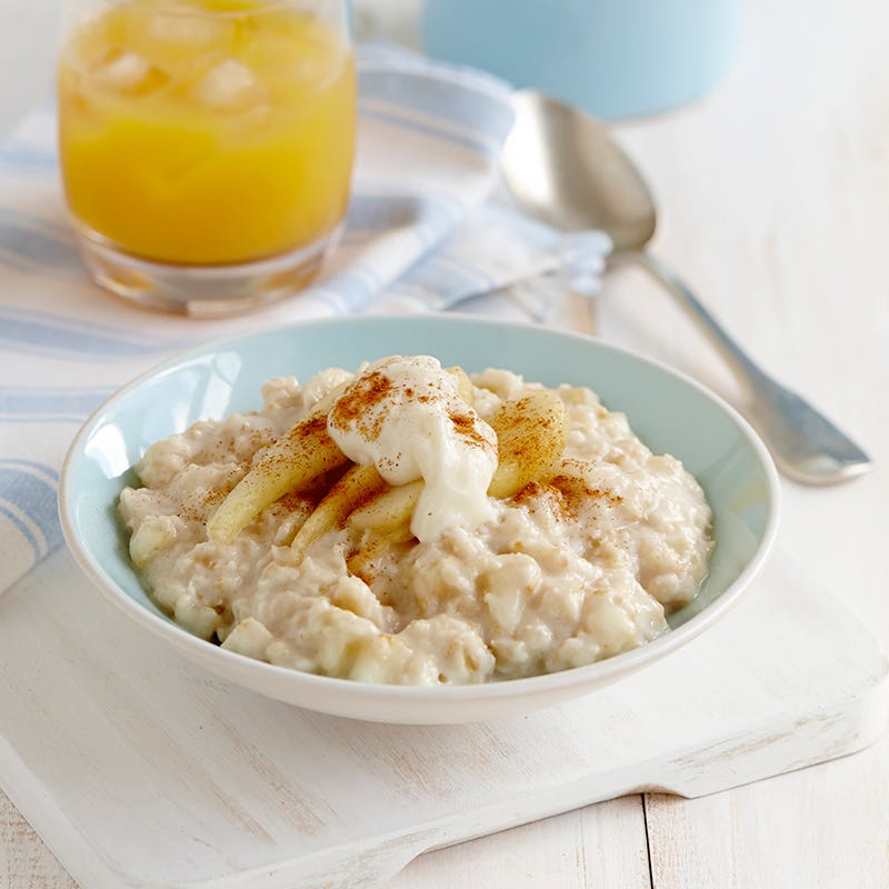 Creamy vanilla porridge with cinnamon pears