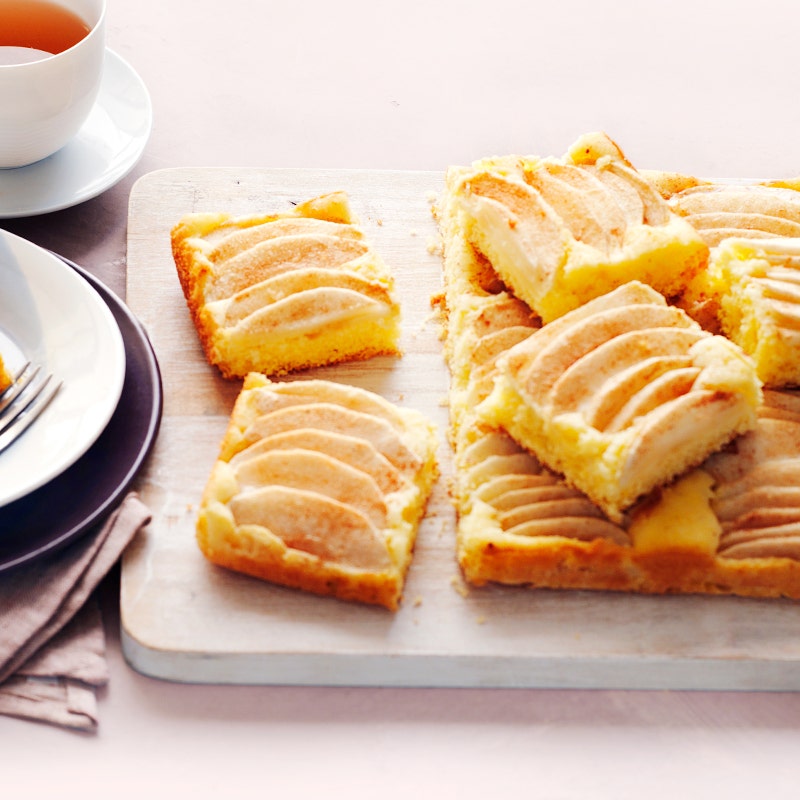 Apple sponge slice