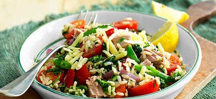 Spinach and tuna rice salad