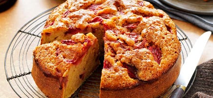 Warm rhubarb cake