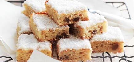 Sultana and apple slice