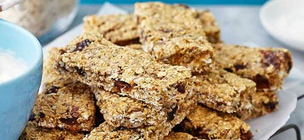 Coconut and date muesli bars