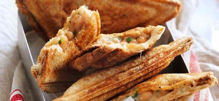 Cheesy bean toasties