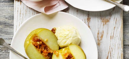 Slow-cooked apples with sultana and honey