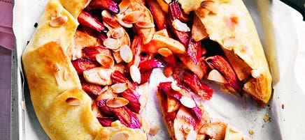 Apple and rhubarb crostata